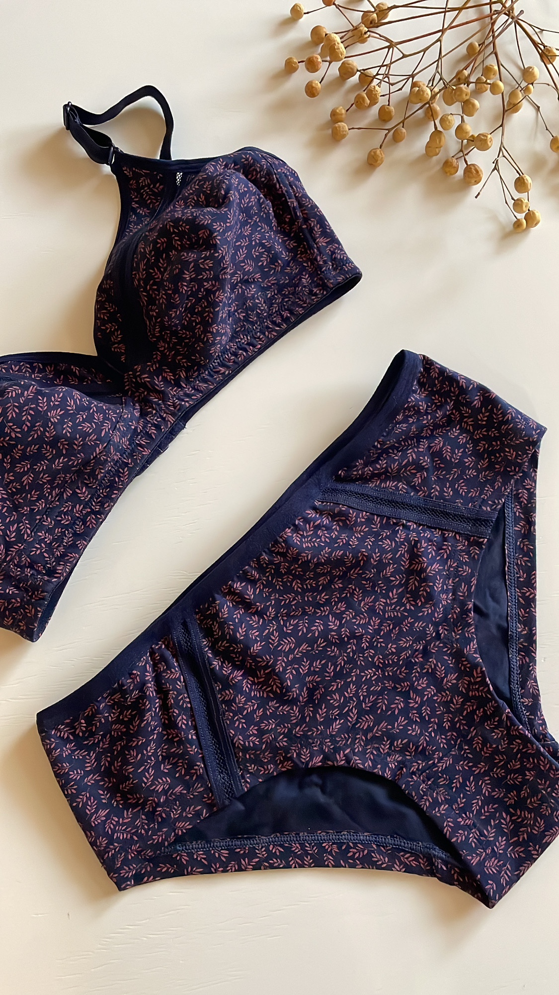 ست شورت و سوتین نخی ژوردار سرمه ای ژالین