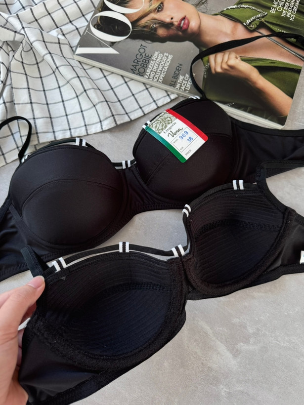 نمای نزدیک برند ونا روی سوتین تایلندی اصل کد 969 مشکی🍭💚